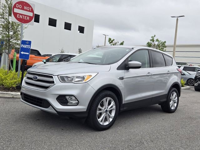 Used 2019 Ford Escape SE image 3