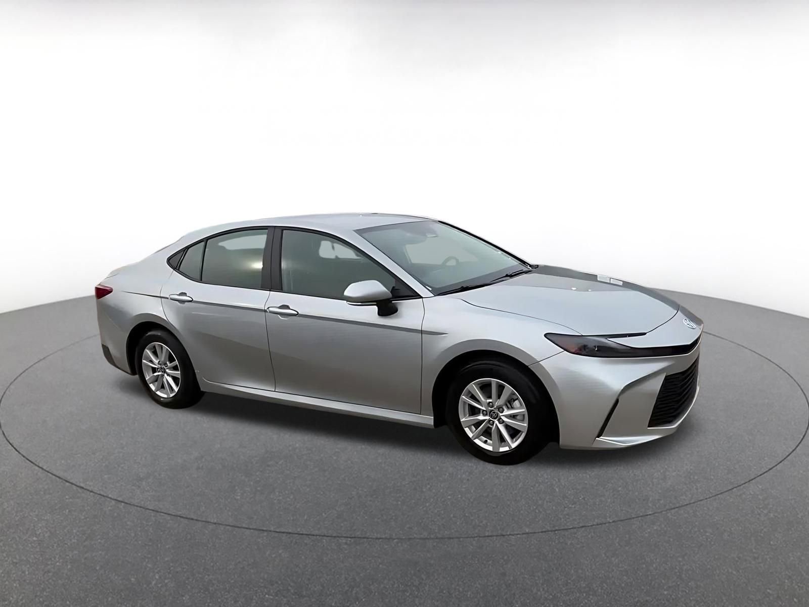 Used 2025 Toyota Camry LE video 2