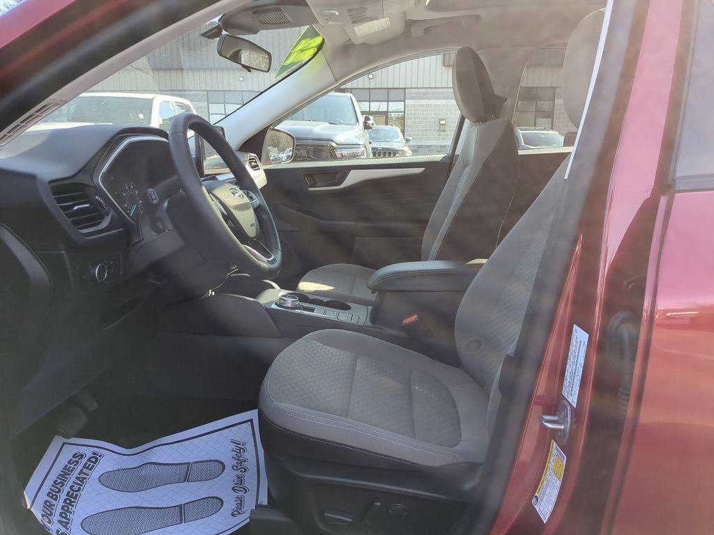 Used 2022 Ford Escape SE w/ SE Sport Appearance Package image 11