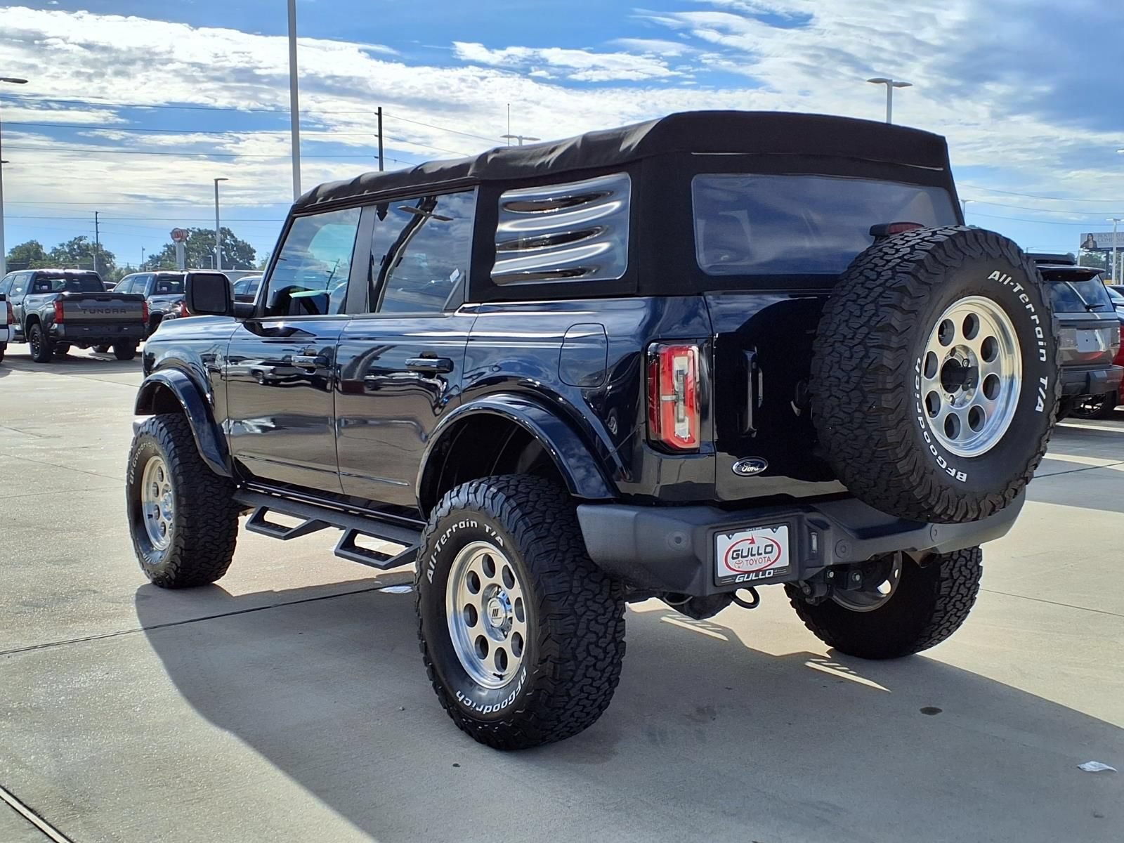 Used 2021 Ford Bronco Outer Banks AWD/4WD image 2