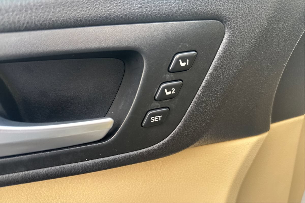 Used 2014 Toyota Highlander Limited FWD image 36