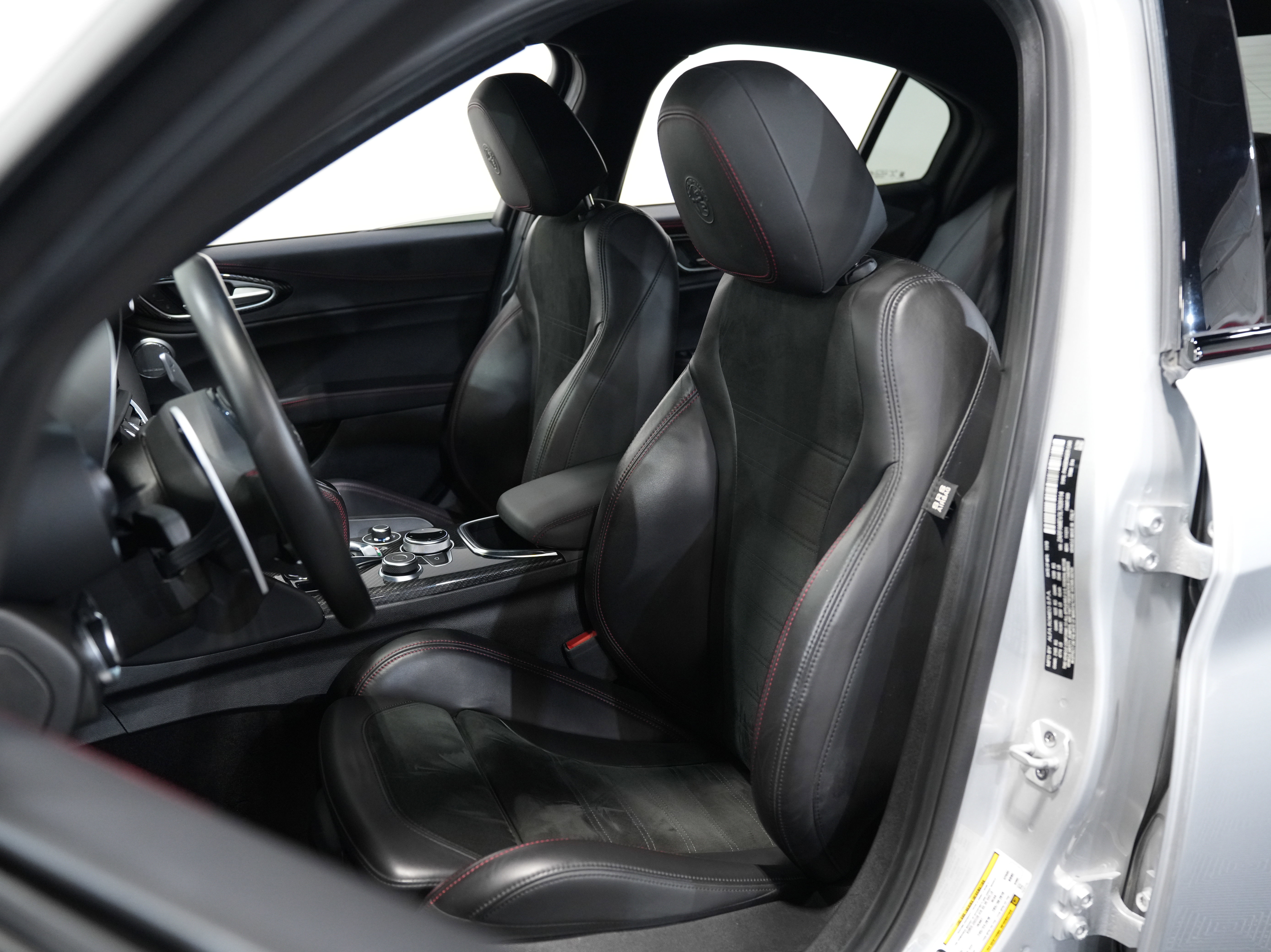 Used 2020 Alfa Romeo Giulia Quadrifoglio w/ Nero Edizione image 32