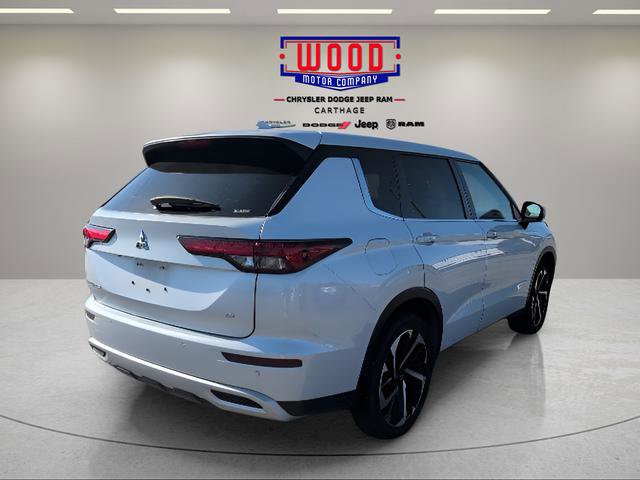 Used 2024 Mitsubishi Outlander AWD image 3