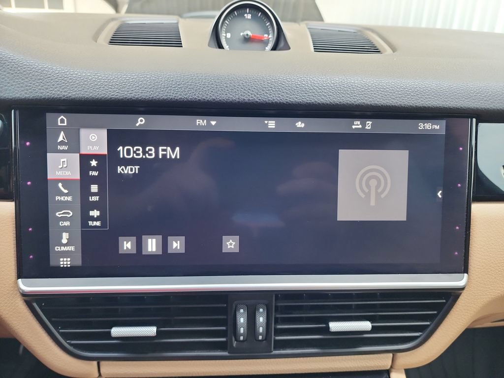 Used 2020 Porsche Cayenne AWD/4WD image 25