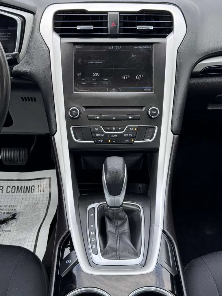Used 2016 Ford Fusion SE FWD image 17