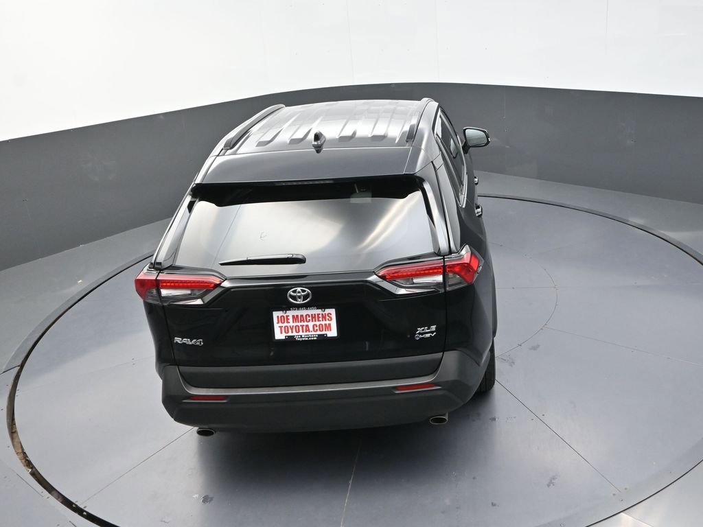Used 2025 Toyota RAV4 XLE image 18