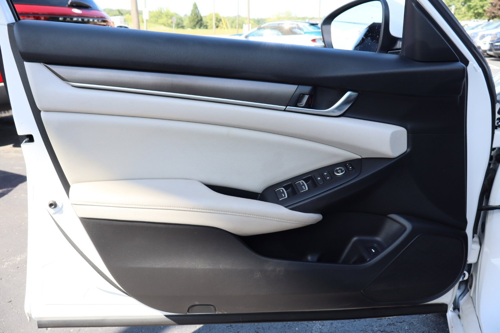 Used 2018 Honda Accord LX image 13