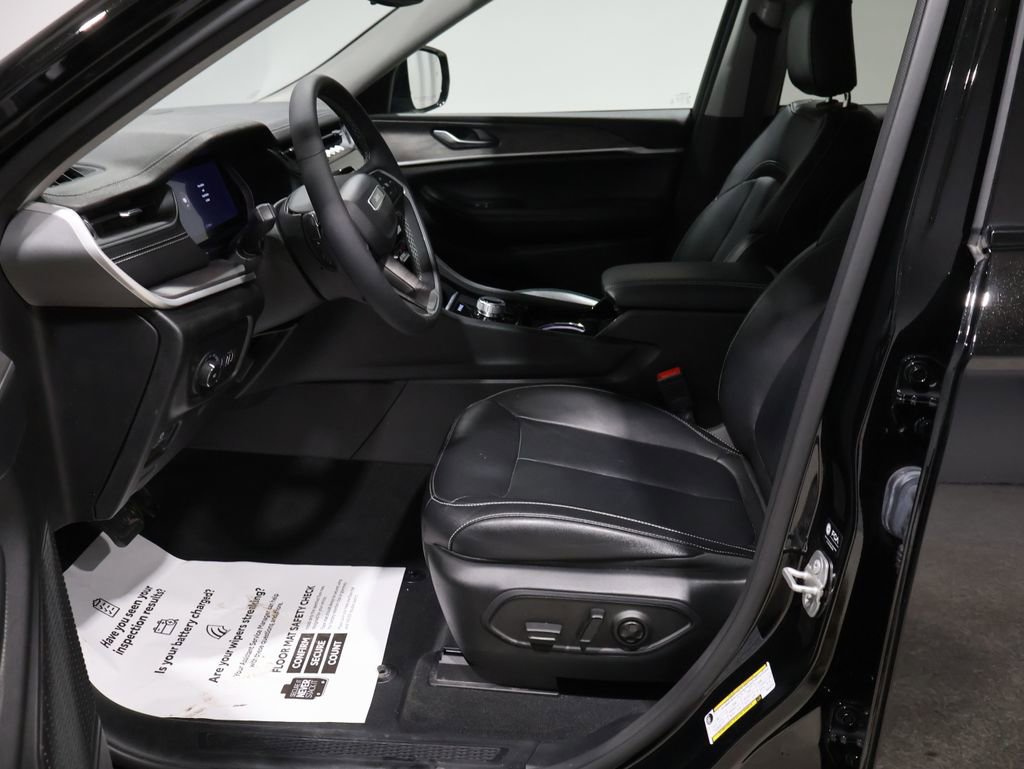 Used 2023 Jeep Grand Cherokee Limited image 11