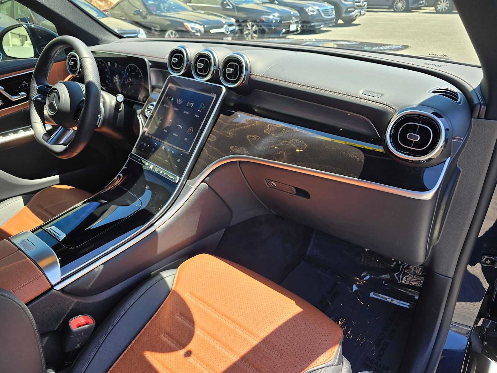 Used 2024 Mercedes-Benz GLC 300 4MATIC image 11