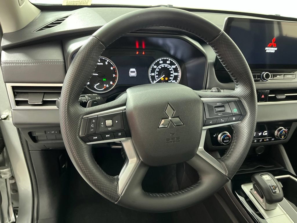 Used 2025 Mitsubishi Outlander SE AWD/4WD image 33