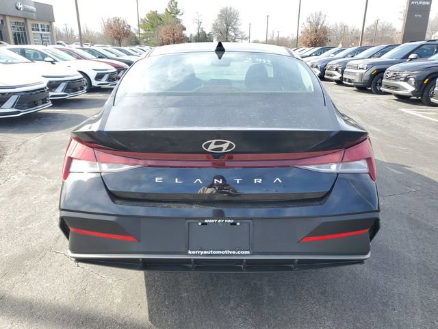 Used 2024 Hyundai Elantra SE image 7