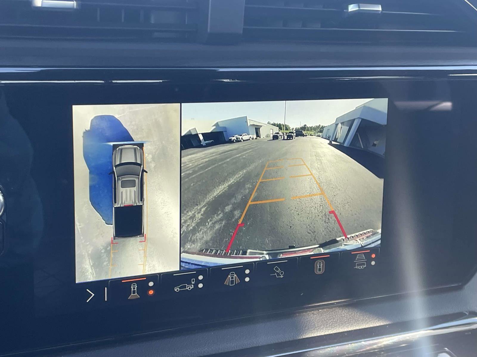 Used 2024 GMC Sierra 1500 AT4 w/ AT4 Premium Package image 9