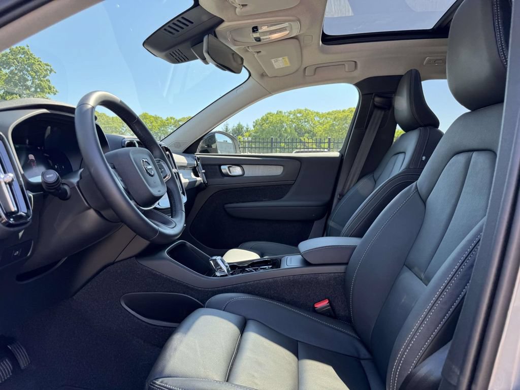 Certified 2026 Volvo XC40 B5 Plus w/ Protection Package Premier AWD/4WD image 16