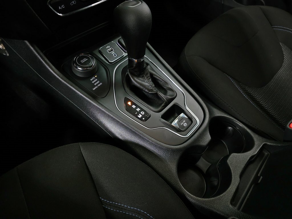 Used 2019 Jeep Cherokee Latitude w/ Popular Appearance Group image 26