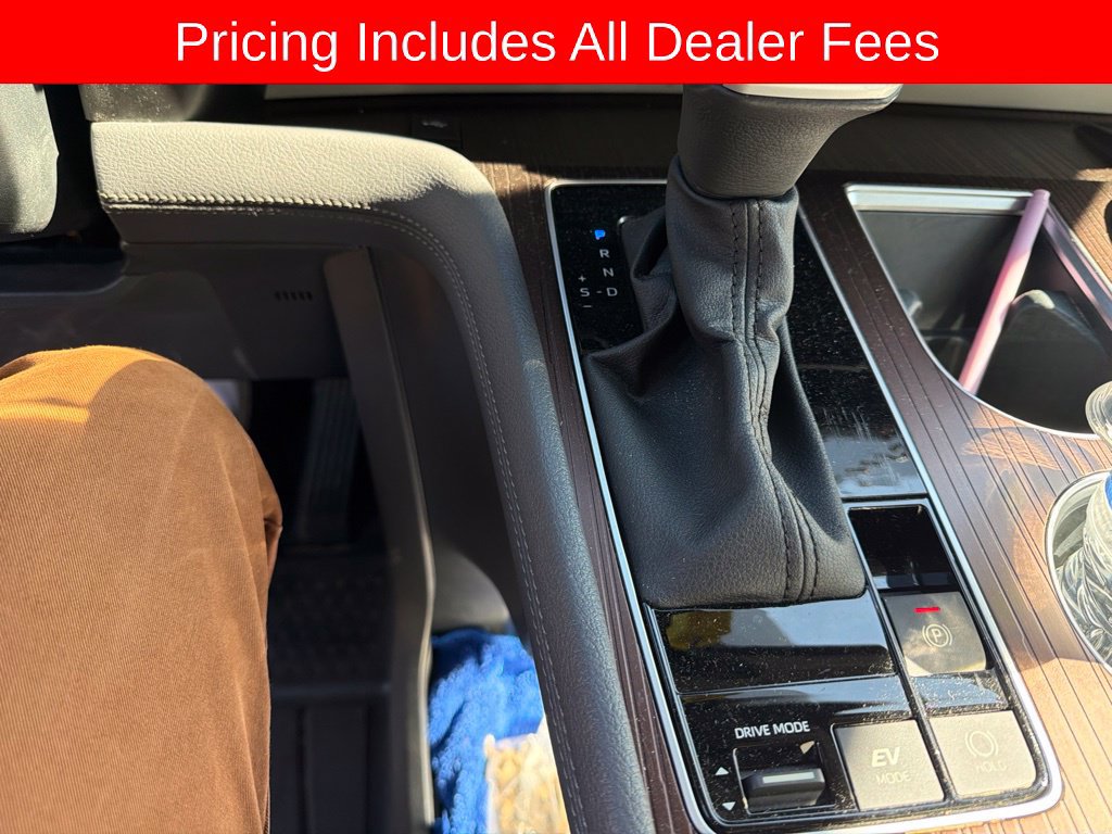 Used 2023 Toyota Sienna XLE FWD image 11