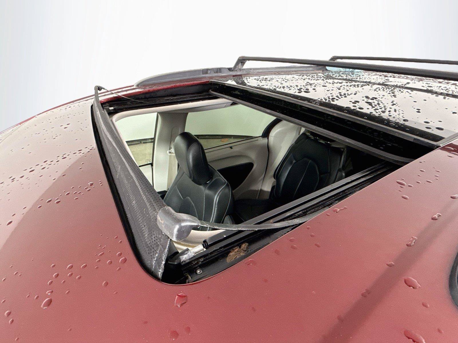 Used 2019 Chrysler Pacifica Limited w/ Advanced Safetytec Group FWD image 6