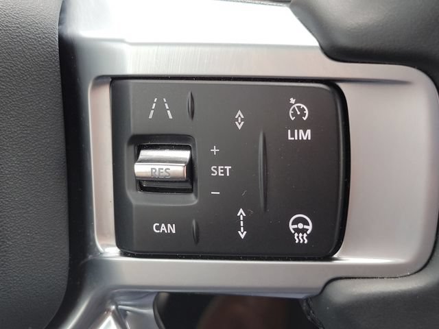 Used 2025 Land Rover Discovery Dynamic SE AWD/4WD image 32