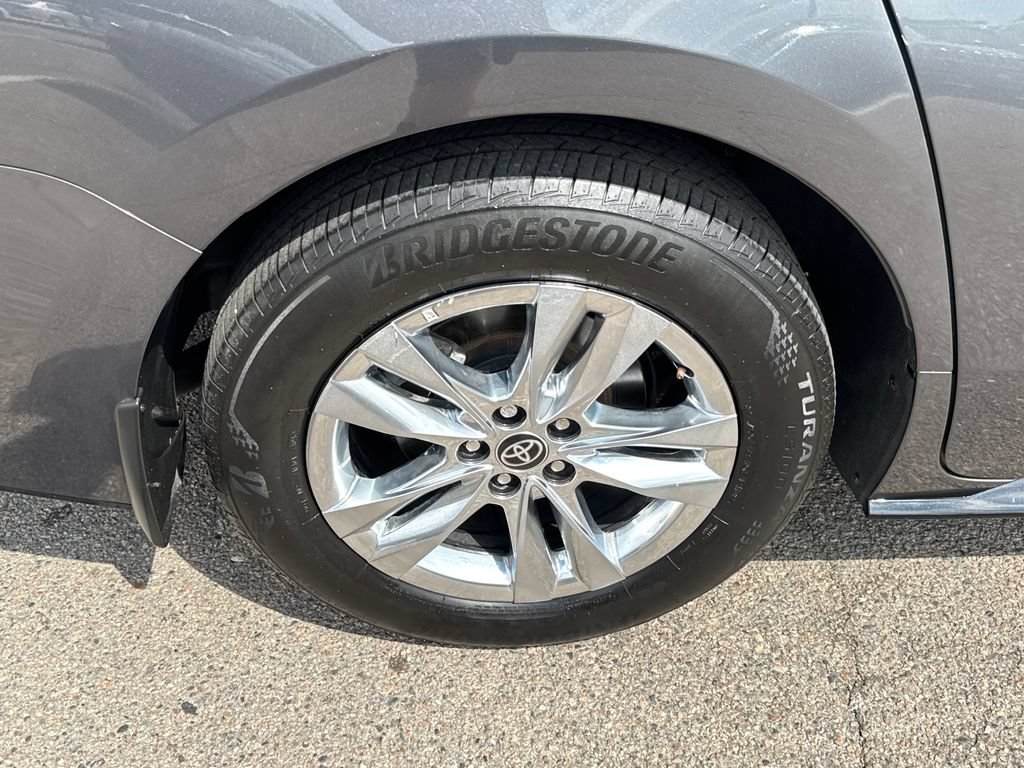 Used 2025 Toyota Sienna Limited AWD/4WD image 41