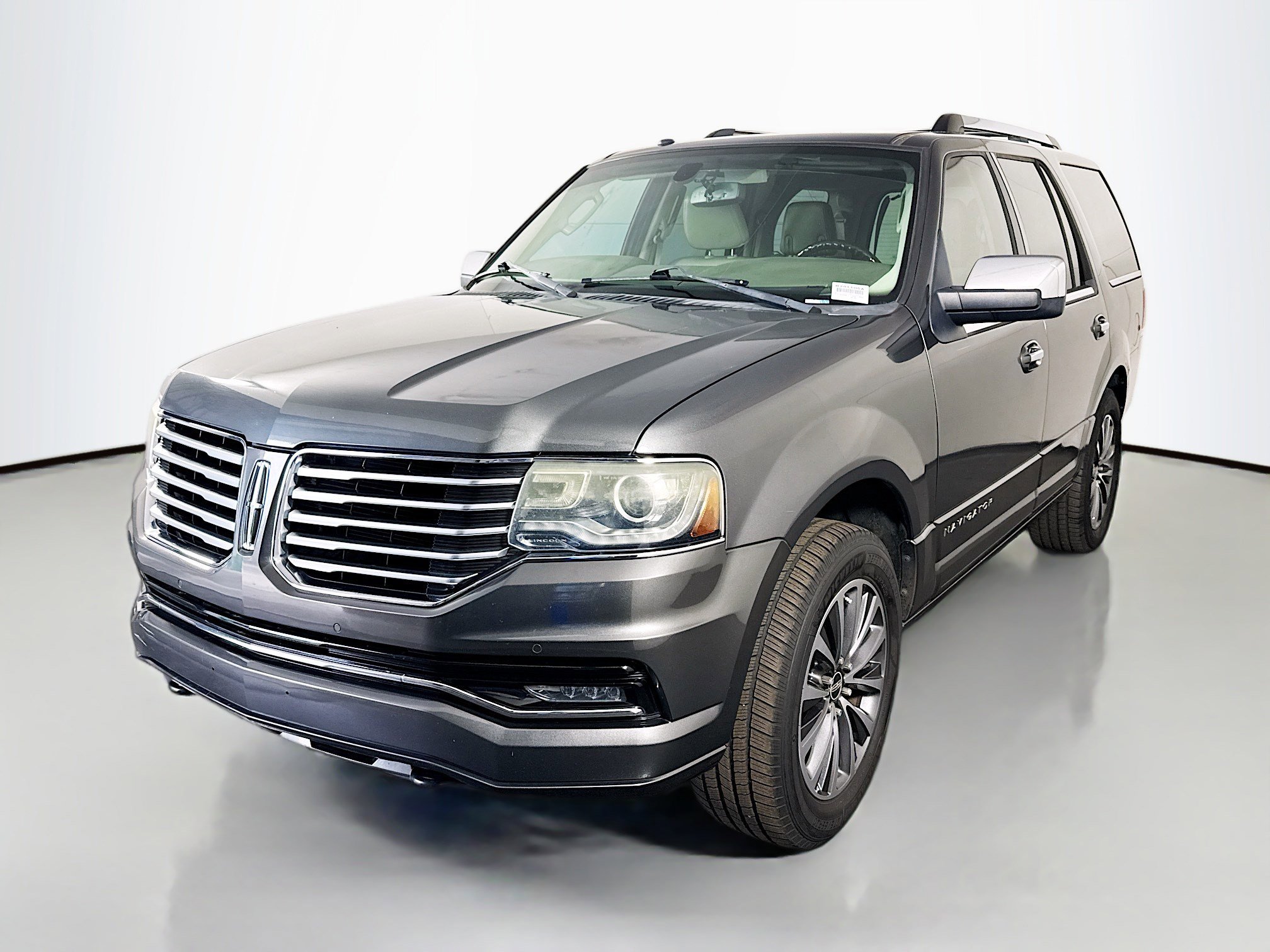 Used 2015 Lincoln Navigator 2WD image 4