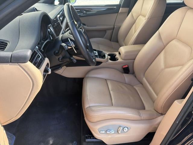 Used 2023 Porsche Macan AWD/4WD image 9