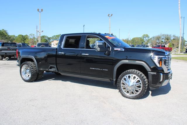 Used 2024 GMC Sierra 3500 Denali w/ Denali Reserve Package image 15