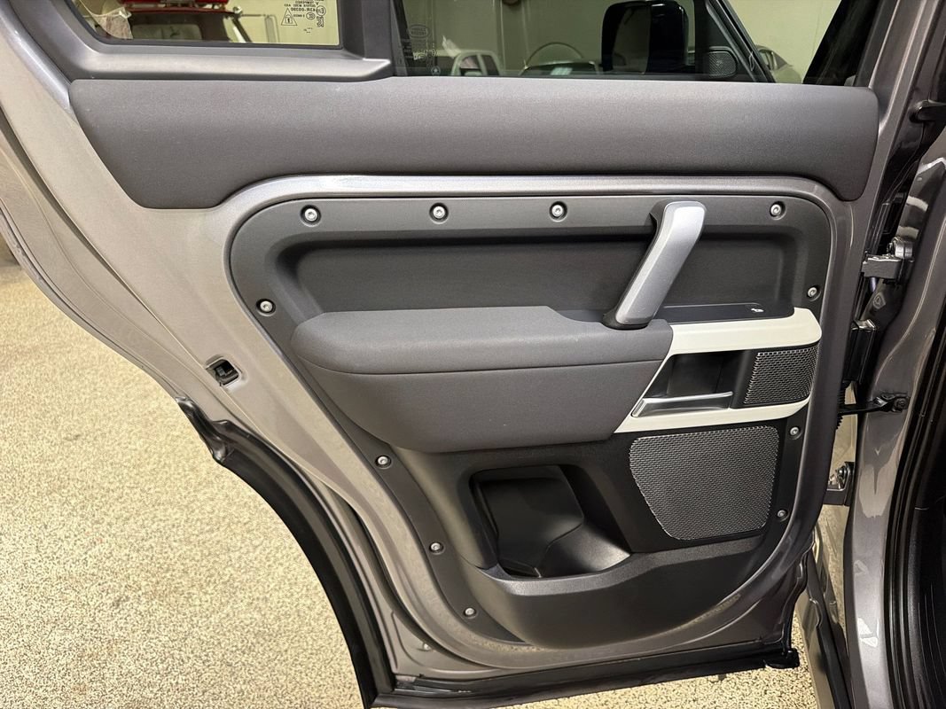 Used 2022 Land Rover Defender 110 X-Dynamic SE AWD/4WD image 36