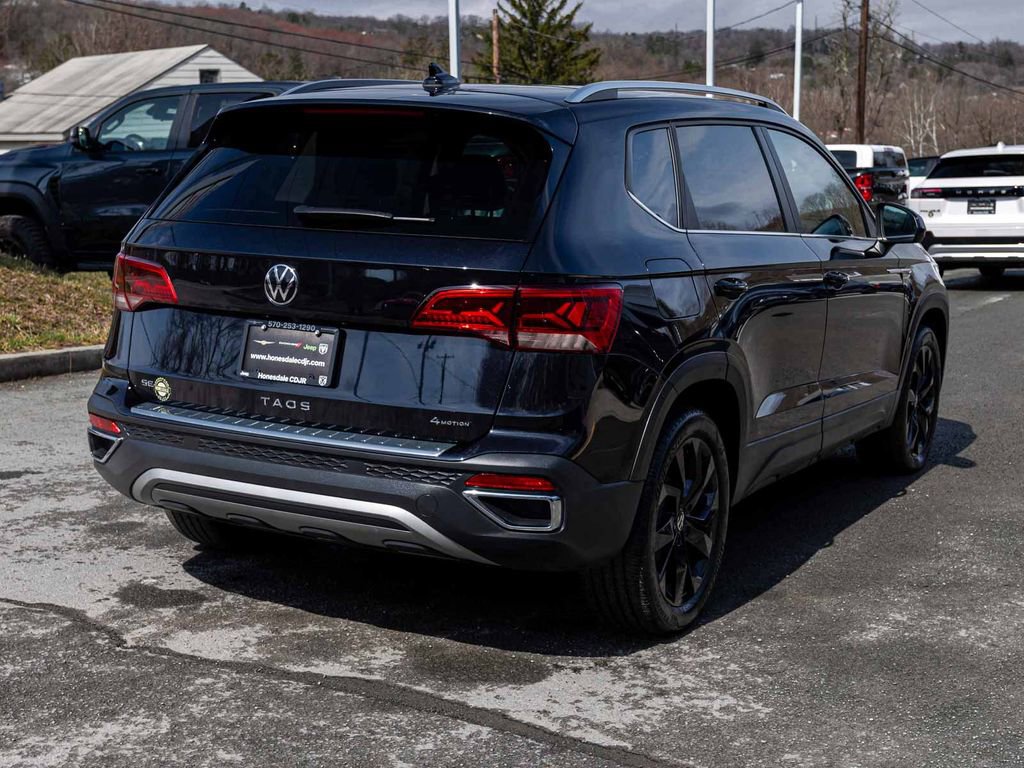 Used 2023 Volkswagen Taos SE w/ Panoramic Sunroof Package AWD/4WD image 4