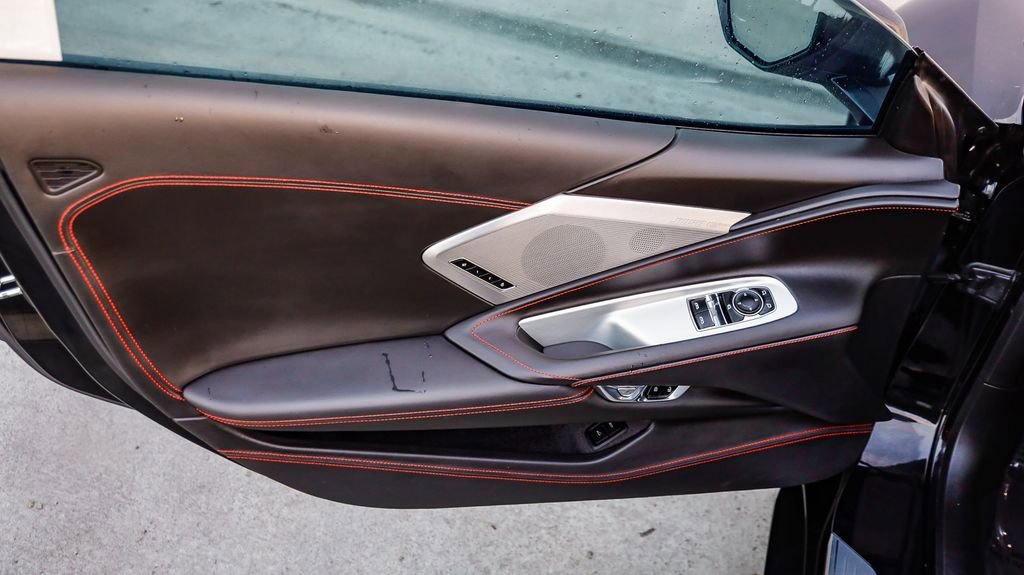 Used 2021 Chevrolet Corvette Stingray Premium Cpe w/ Z51 Performance Package image 23