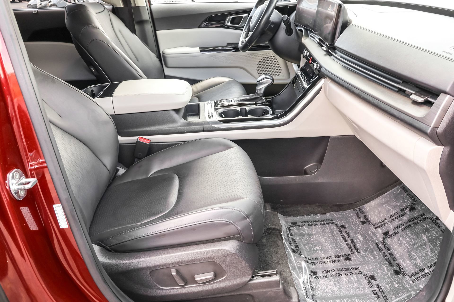 Used 2023 Kia Carnival SX image 40