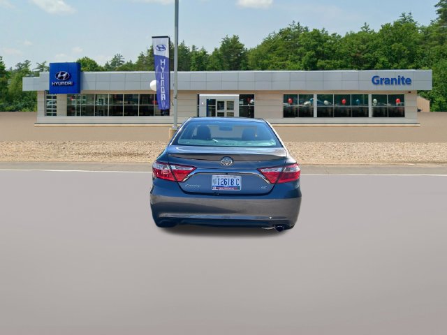 Used 2017 Toyota Camry SE w/ Moonroof Package FWD image 8