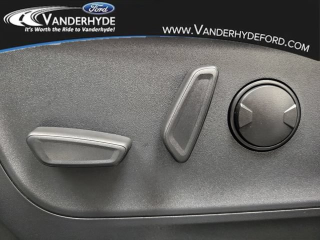 New 2026 Ford Escape SE FWD image 17
