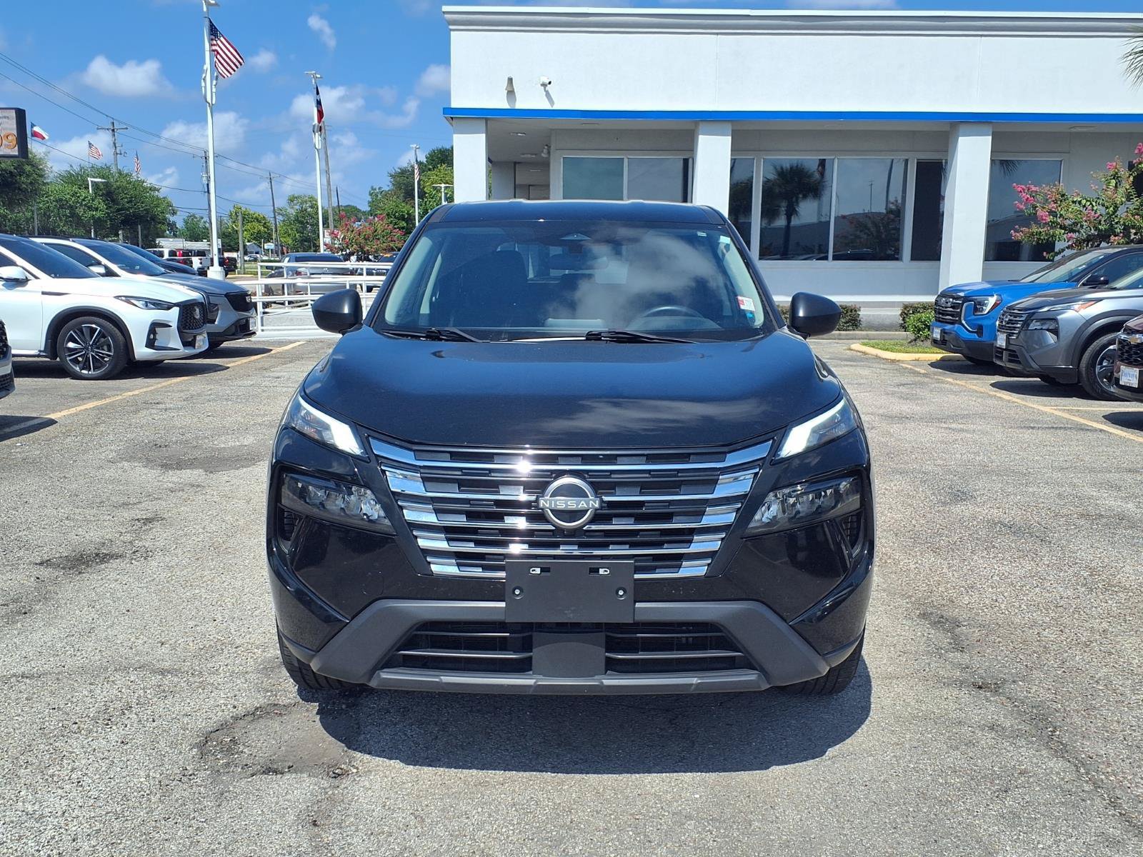 Used 2024 Nissan Rogue S FWD image 19