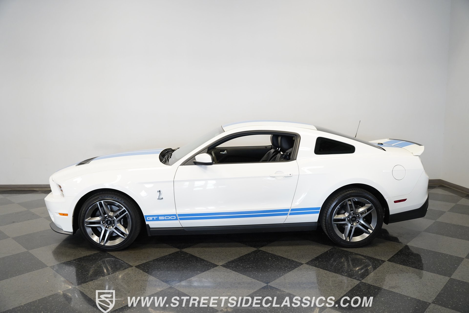 Used 2010 Ford Mustang Shelby GT500 image 9