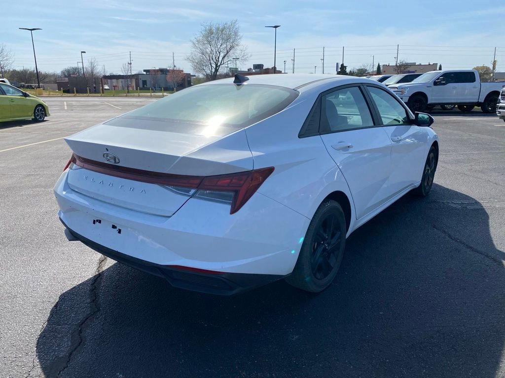 Used 2022 Hyundai Elantra Blue image 9