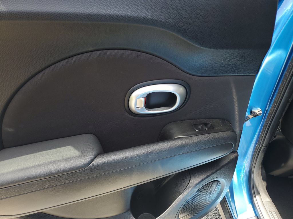 Used 2016 Kia Soul + w/ Designer's Package FWD image 12