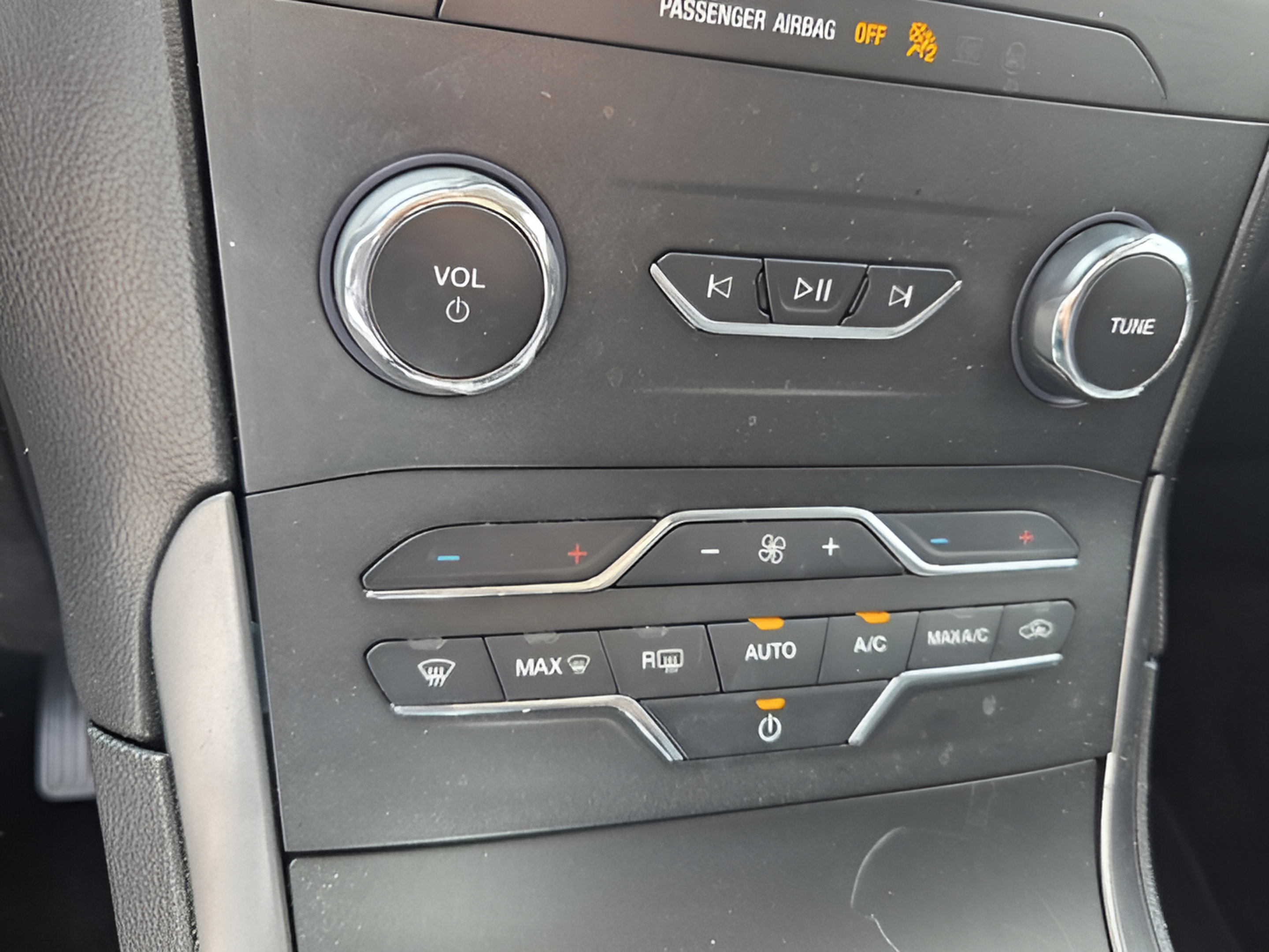 Used 2020 Ford Edge SE FWD image 20
