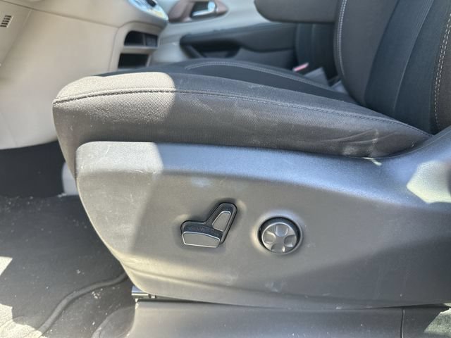 Used 2023 Chrysler Voyager LX FWD image 16