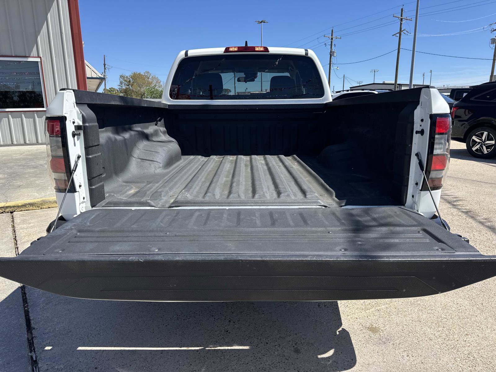 Used 2022 Nissan Frontier S RWD image 8