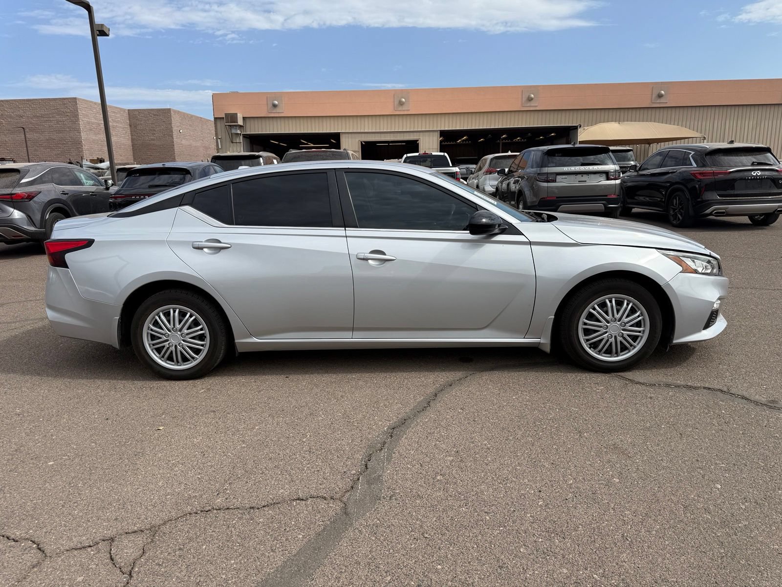 Used 2022 Nissan Altima 2.5 SR FWD image 4