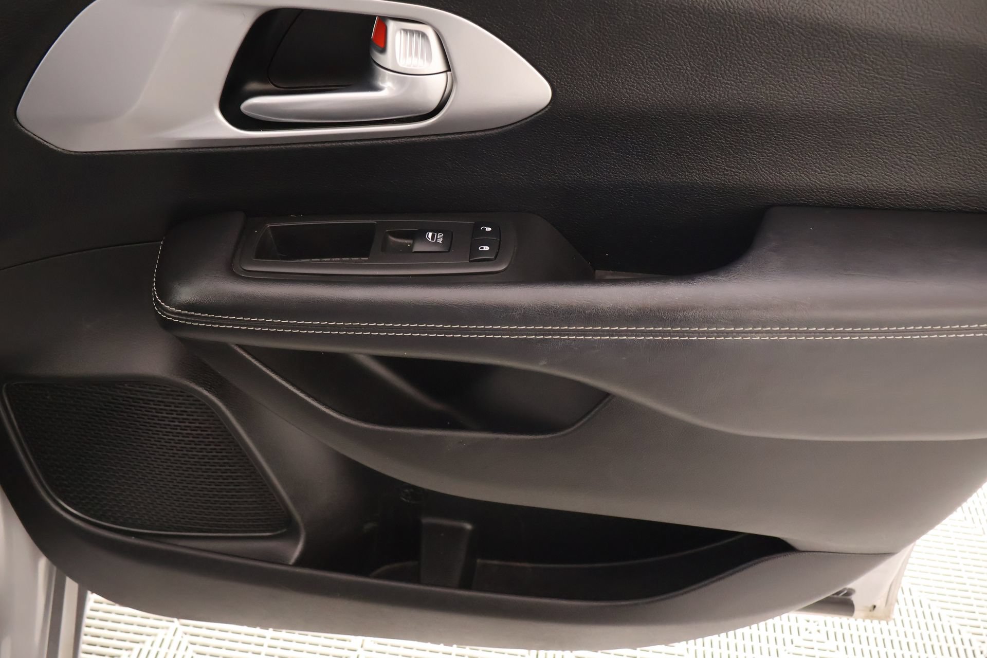 Used 2018 Chrysler Pacifica Touring-L Plus w/ S Appearance Package FWD image 18