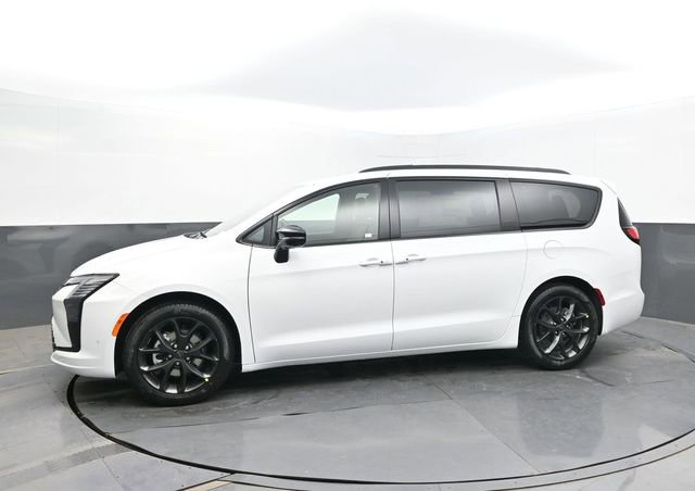 New 2027 Chrysler Pacifica Limited FWD image 2