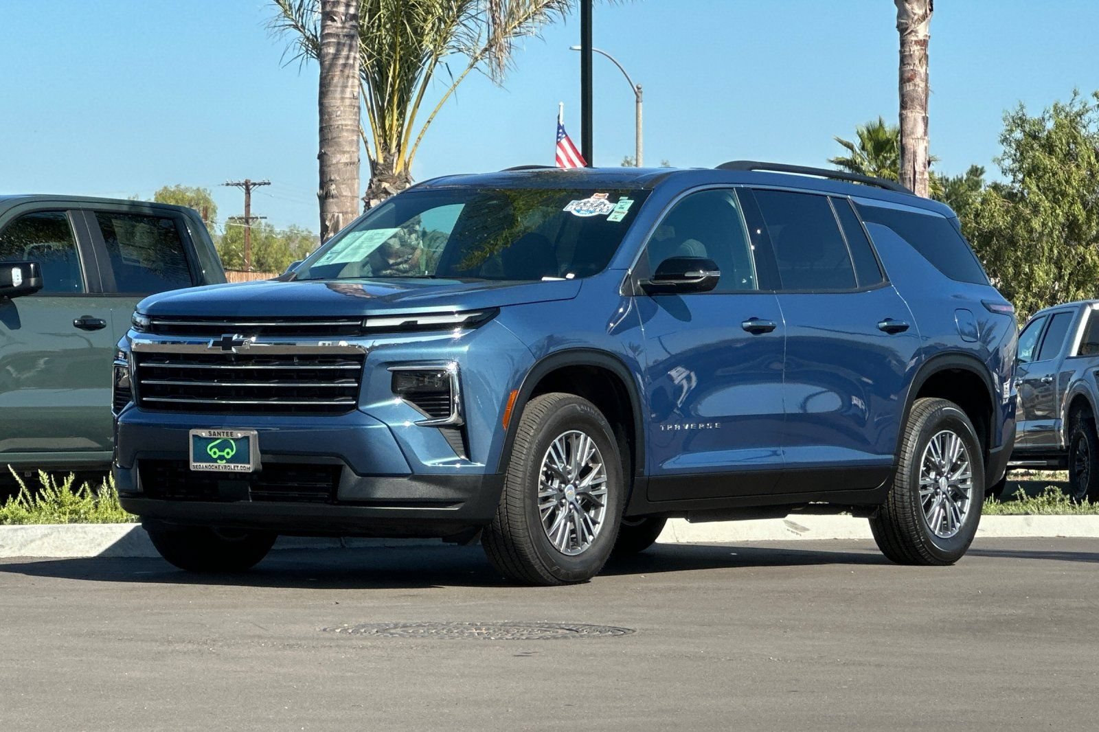 Certified 2025 Chevrolet Traverse LT w/ LPO, Floor Liner Package FWD image 8