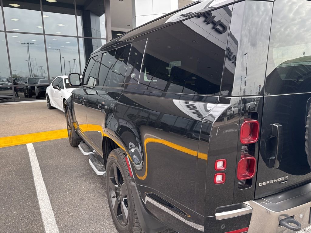 Used 2023 Land Rover Defender 130 SE image 6