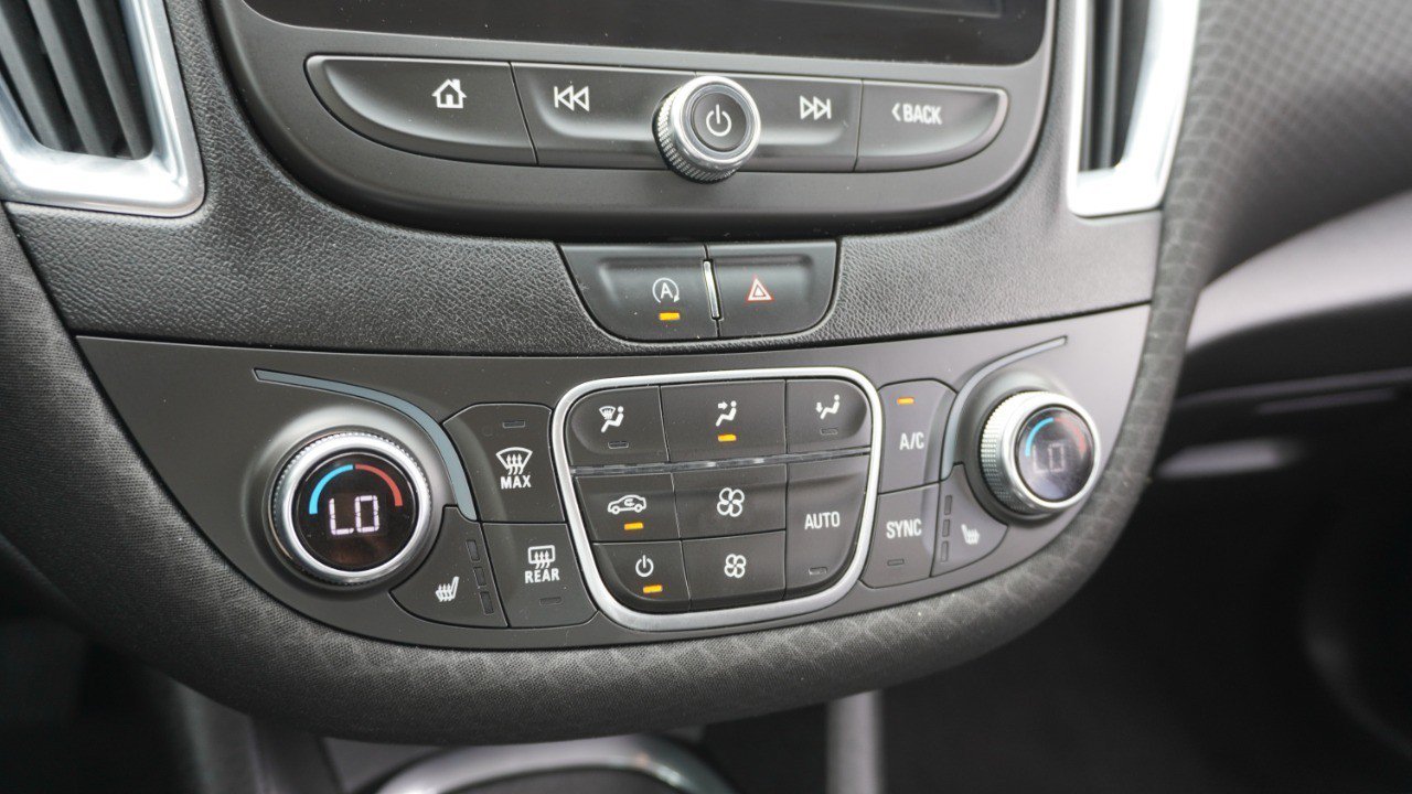 Used 2020 Chevrolet Malibu LT FWD image 17