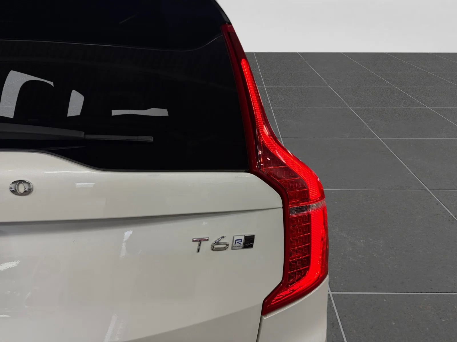 Used 2017 Volvo XC90 T6 R-Design w/ Vision Package image 45