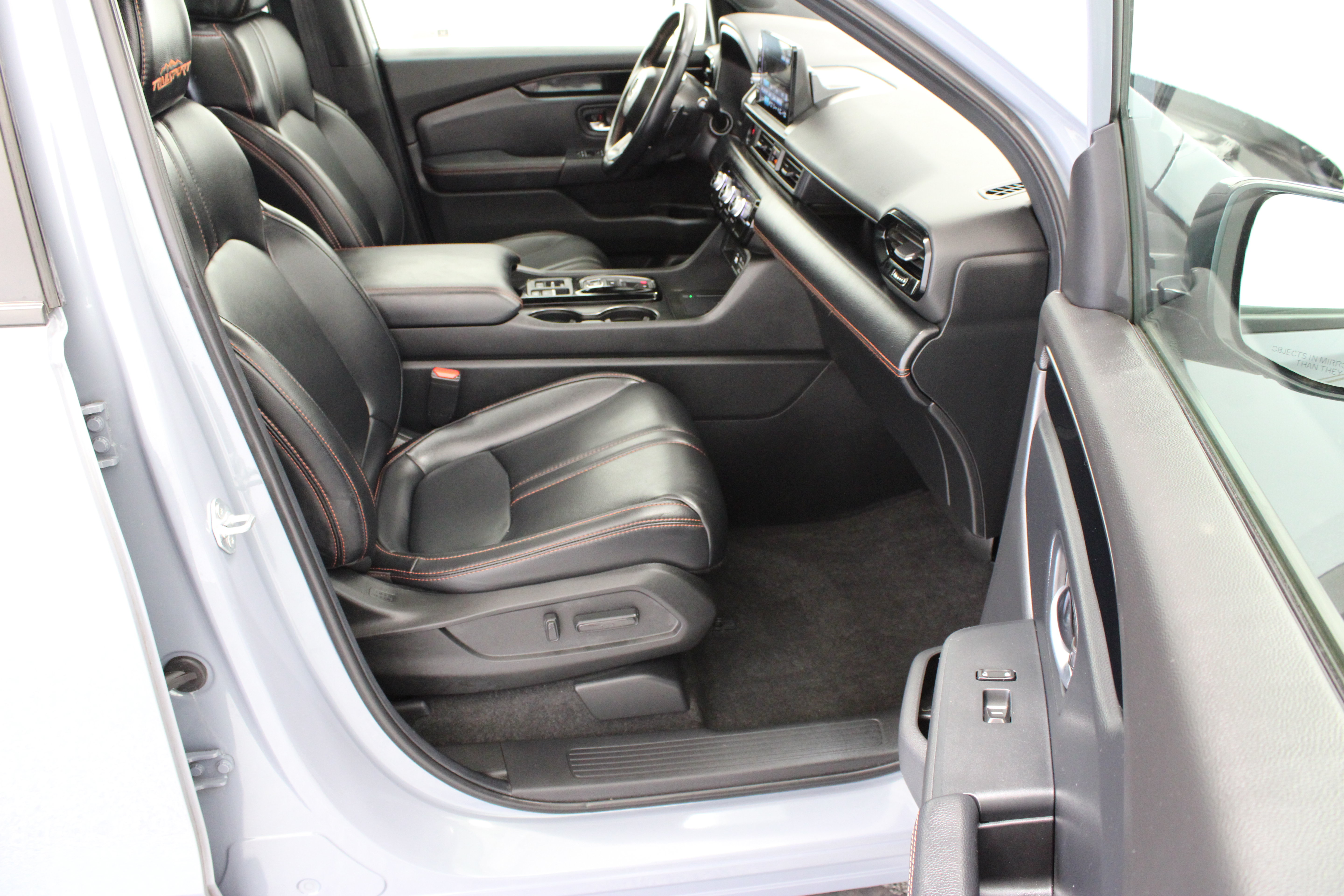 Used 2025 Honda Pilot TrailSport image 41