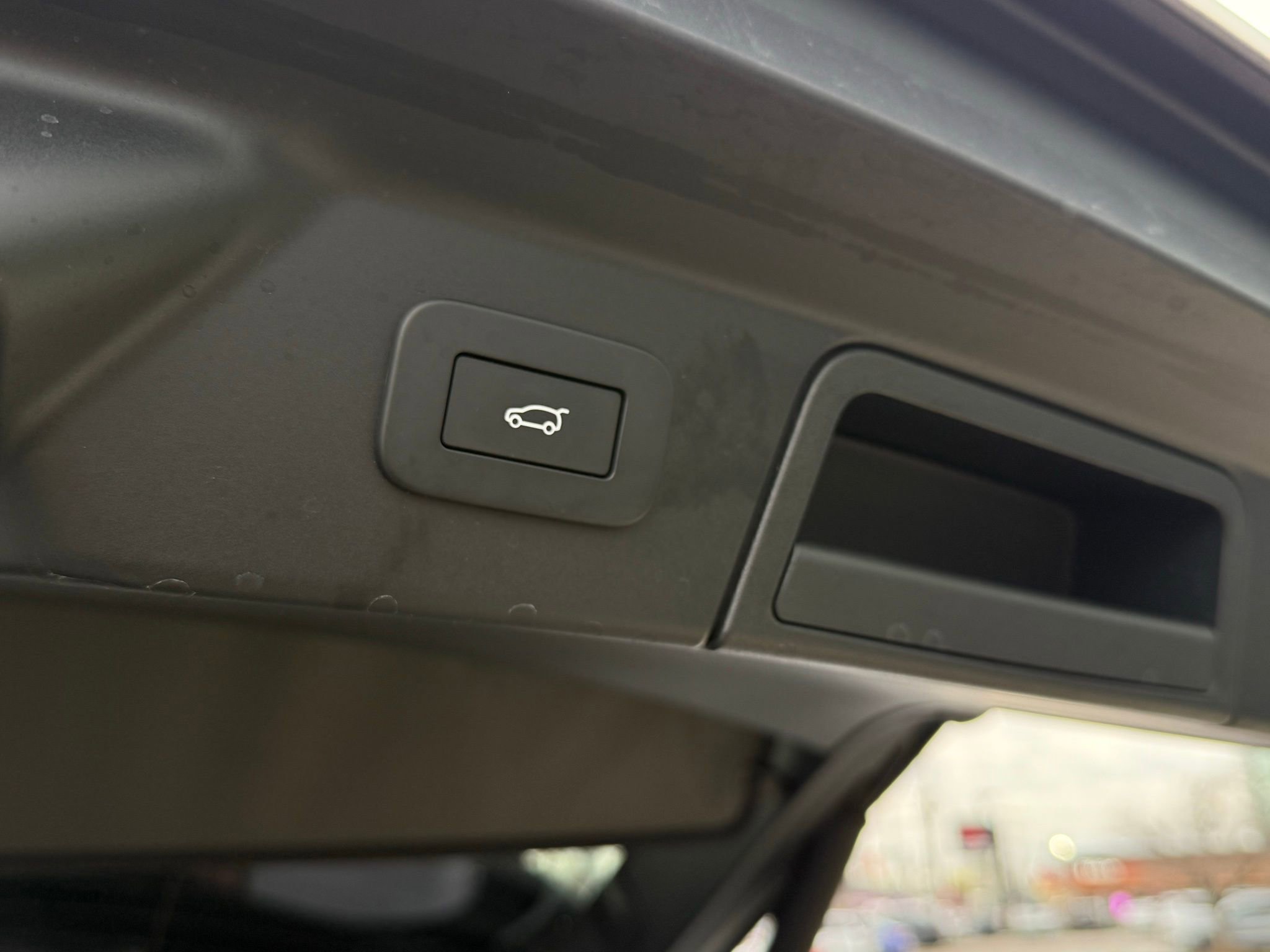 Used 2023 Land Rover Range Rover Velar R-Dynamic S image 39