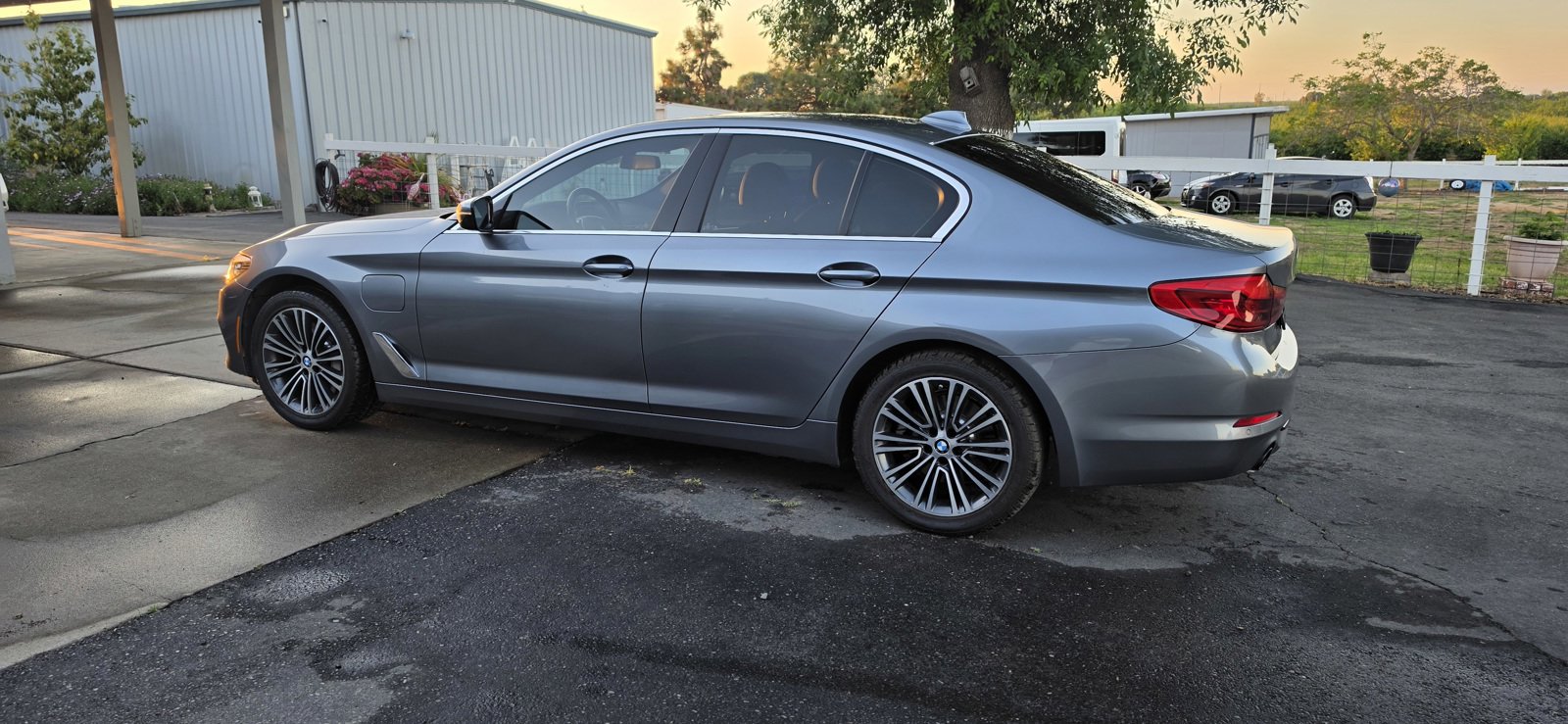 Used 2020 BMW 530e w/ Convenience Package RWD image 4
