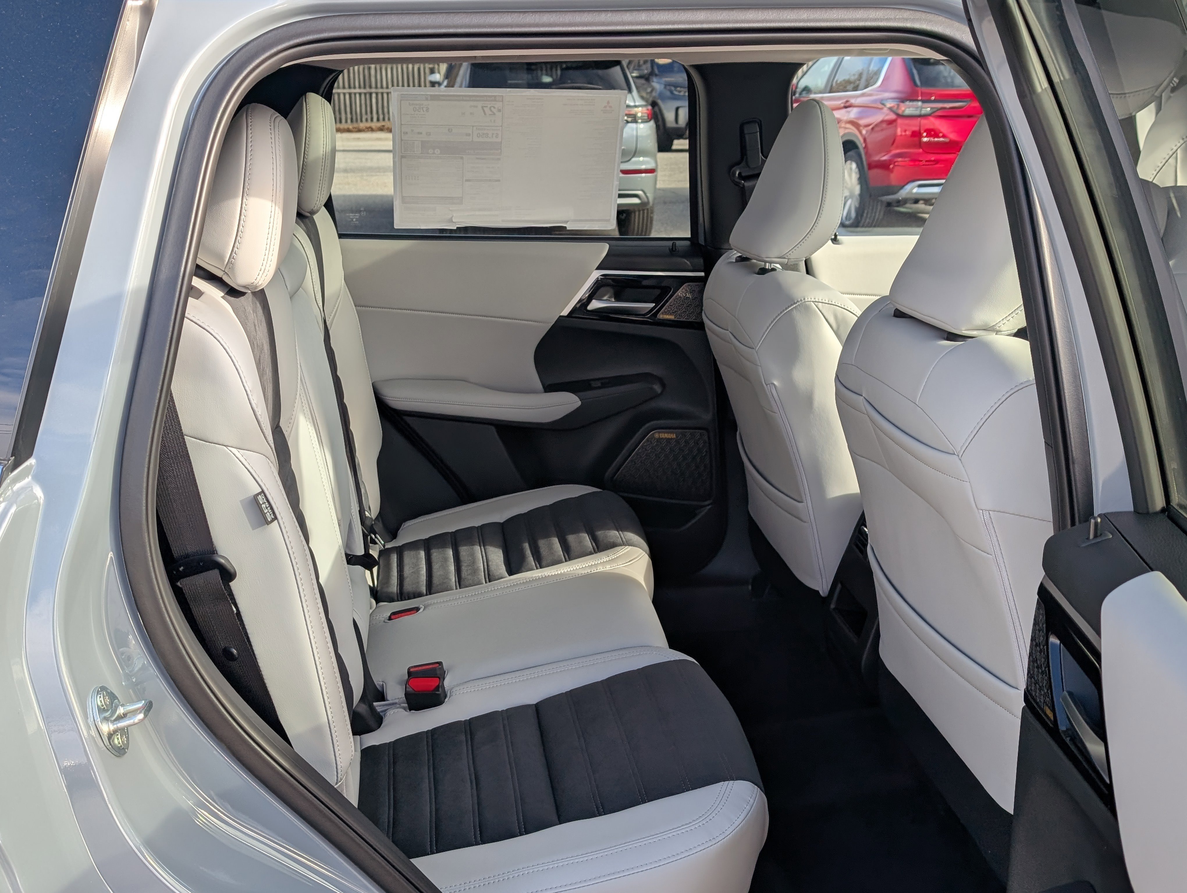 New 2026 Mitsubishi Outlander SE image 11