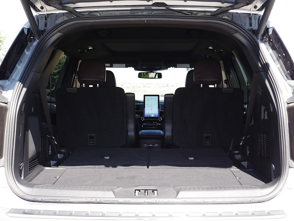 Used 2024 Ford Explorer Platinum w/ Technology Package AWD/4WD image 57